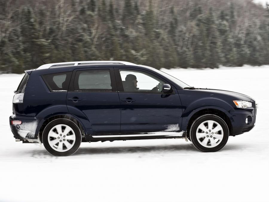  Mitsubishi Outlander 2009 года  (US) (фото 17 из 41)